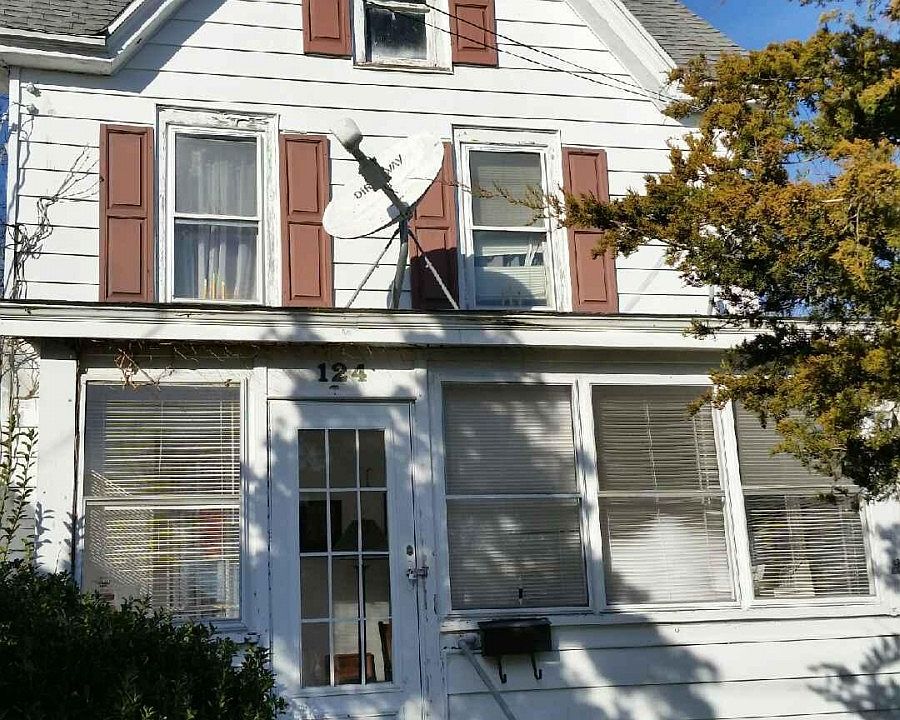 2nd image of 124 Locust St