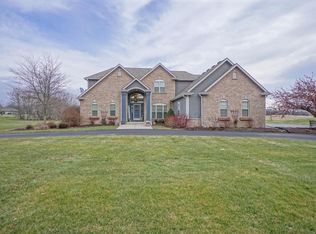228 Crooked Stick Pass, North Prairie, WI 53153