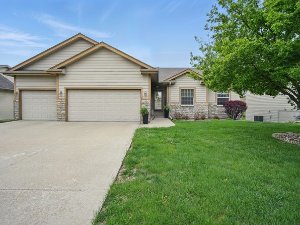 4474 NW 165th St, Clive, IA 50325