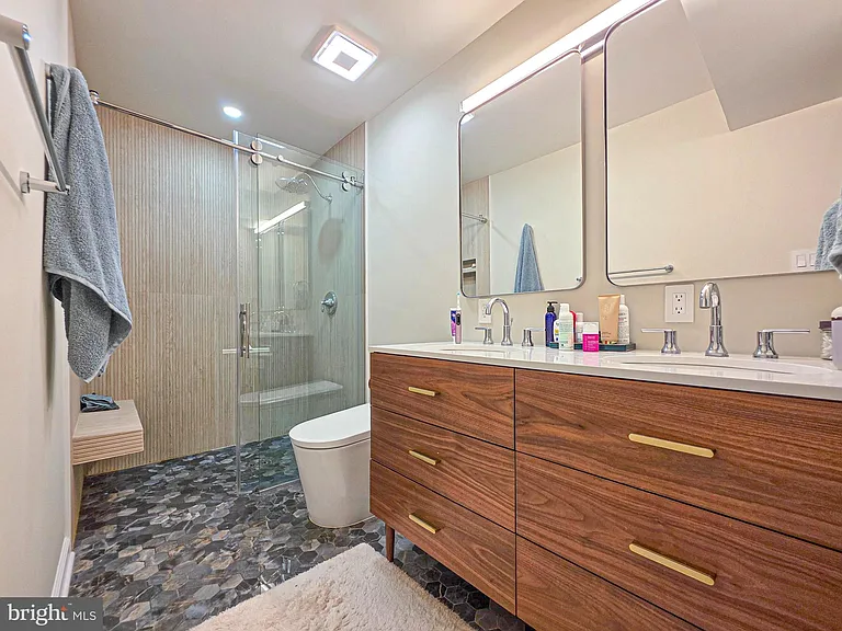 302 E Custis Ave #A — Photo 17