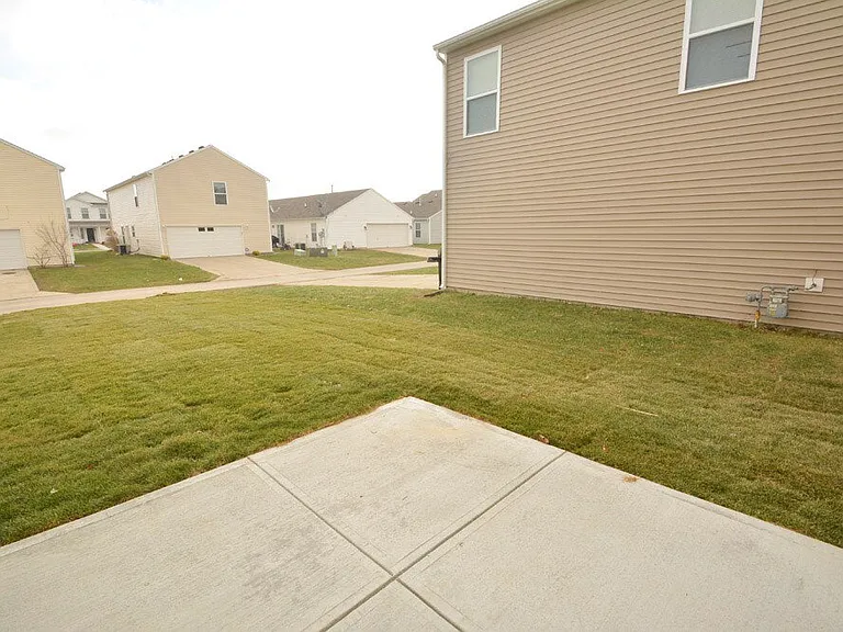 2349 Bridlewood Dr — Photo 28