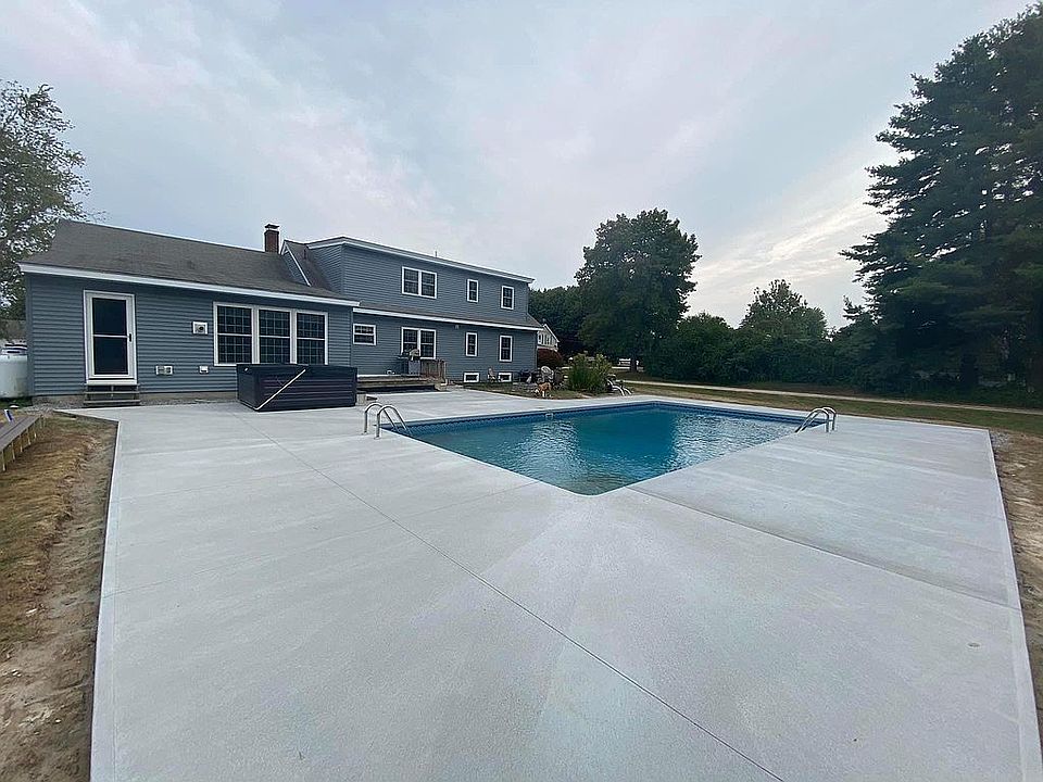 2nd image of 126 Loring Ave