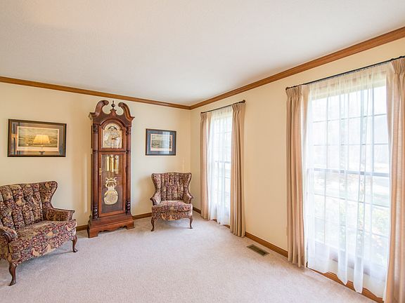 3rd image of 4796 Riverwood Dr