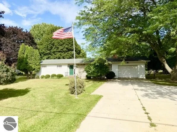 1307 S State Rd, Ithaca, MI 48847