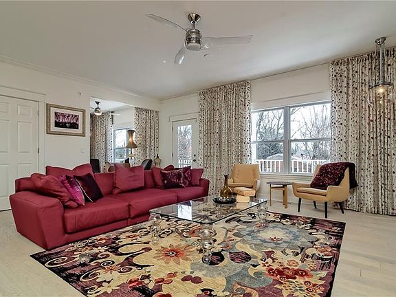 5th image of 422 W Cleburn St
