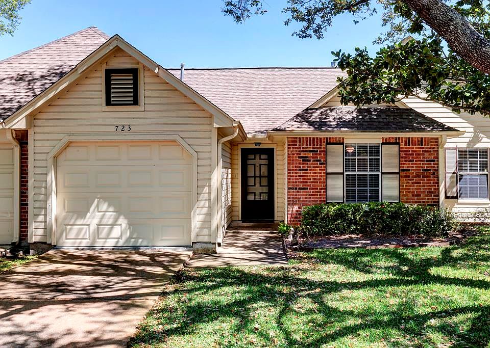 1st image of 723 E Country Grove Cir