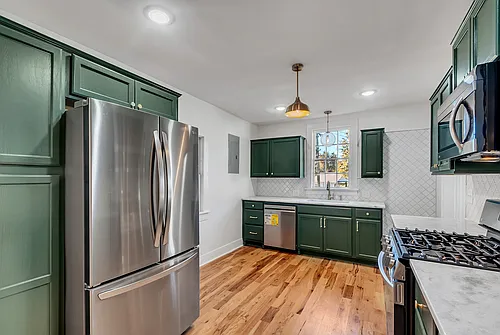 209 W 13th St Photo 1
