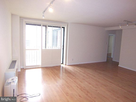 5th image of 1601 18th St NW APT 406