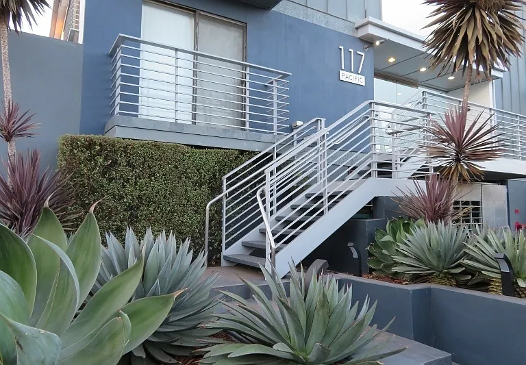 117 Pacific St. in Sant Monica - 1 block to the beach and Main St! — Photo 17