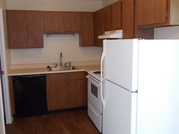 2nd image of 348 Jefferson Ave APT 3