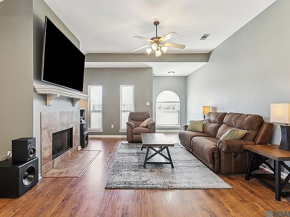 3rd image of 38284 Graystone Ave
