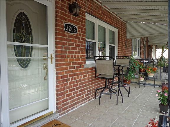3rd image of 3205 Fairmount Ave