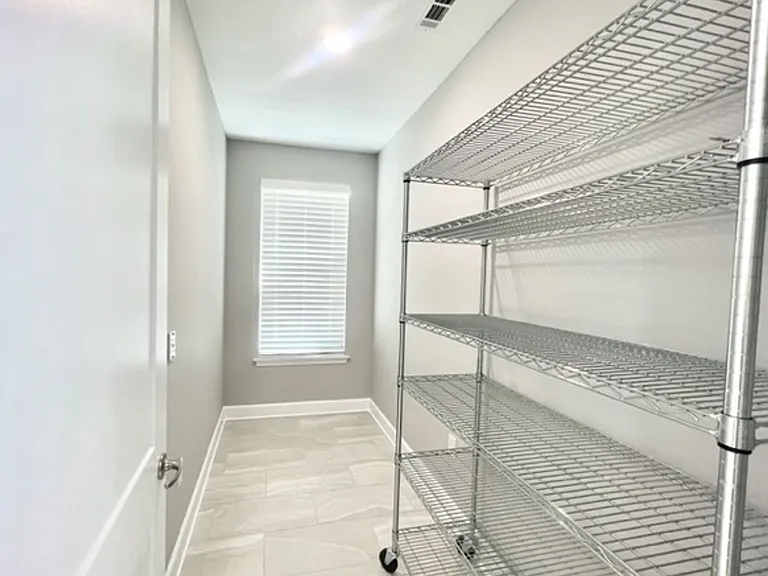 213 Allen St — Photo 8