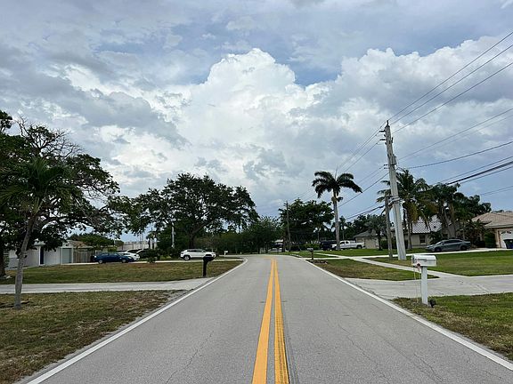 4th image of 285 NW 35th St