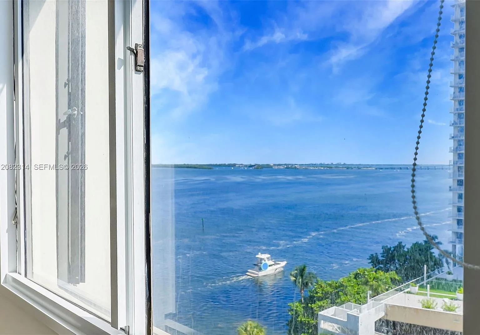 520 Brickell Key Dr — Photo 3
