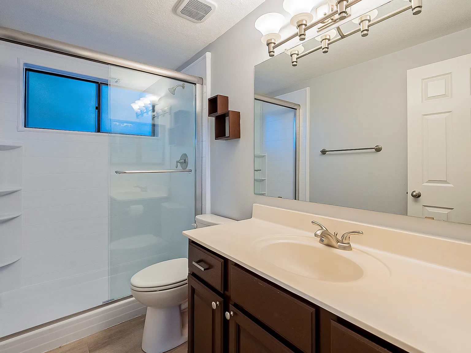 4 bed, 2356 sqft, $3,595 — Photo 3