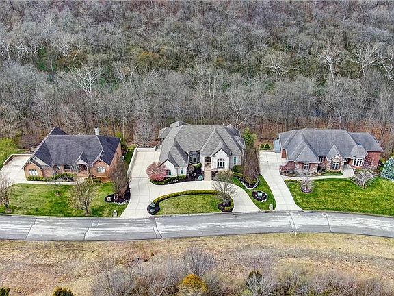 3rd image of 2556 Glen Abbey Pl