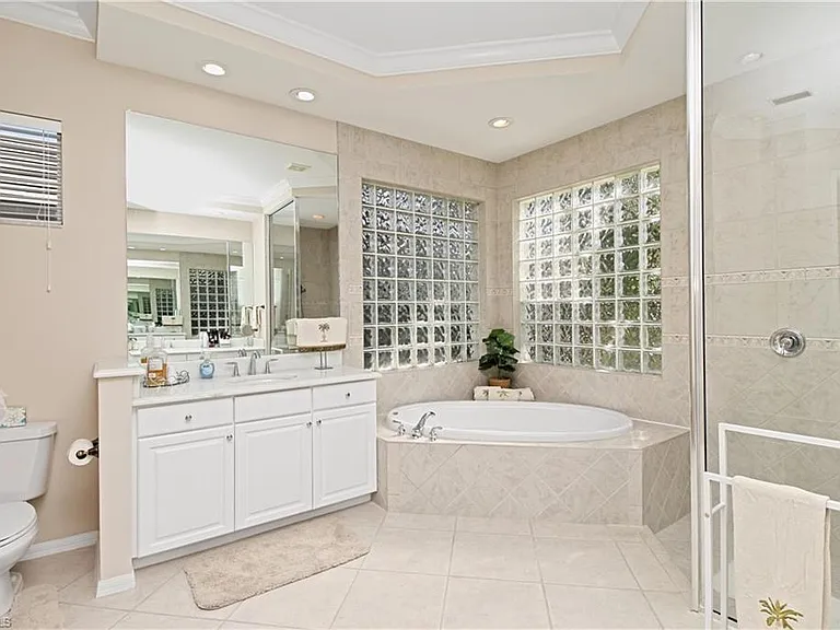 1901 Winding Oaks Way — Photo 11