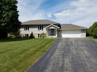 6026 Spring Valley Rd, Burlington, WI 53105