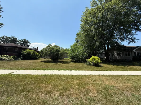 138 N Rensselaer St, Griffith, IN 46319