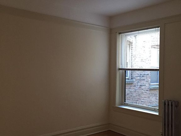Middle bedroom