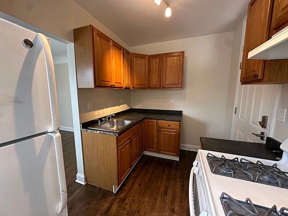 2nd image of 1377 W Greenleaf