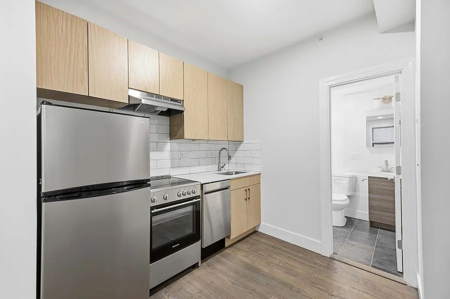 270 Newbury Street — Photo 2