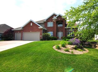 1046 Fincastle St, Oregon, WI 53575
