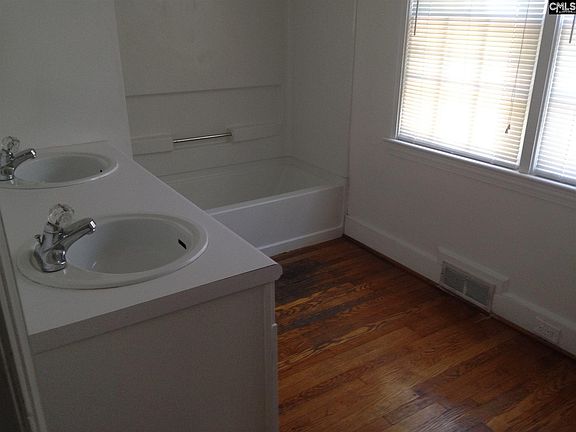 3rd image of 3831 Rosewood Dr