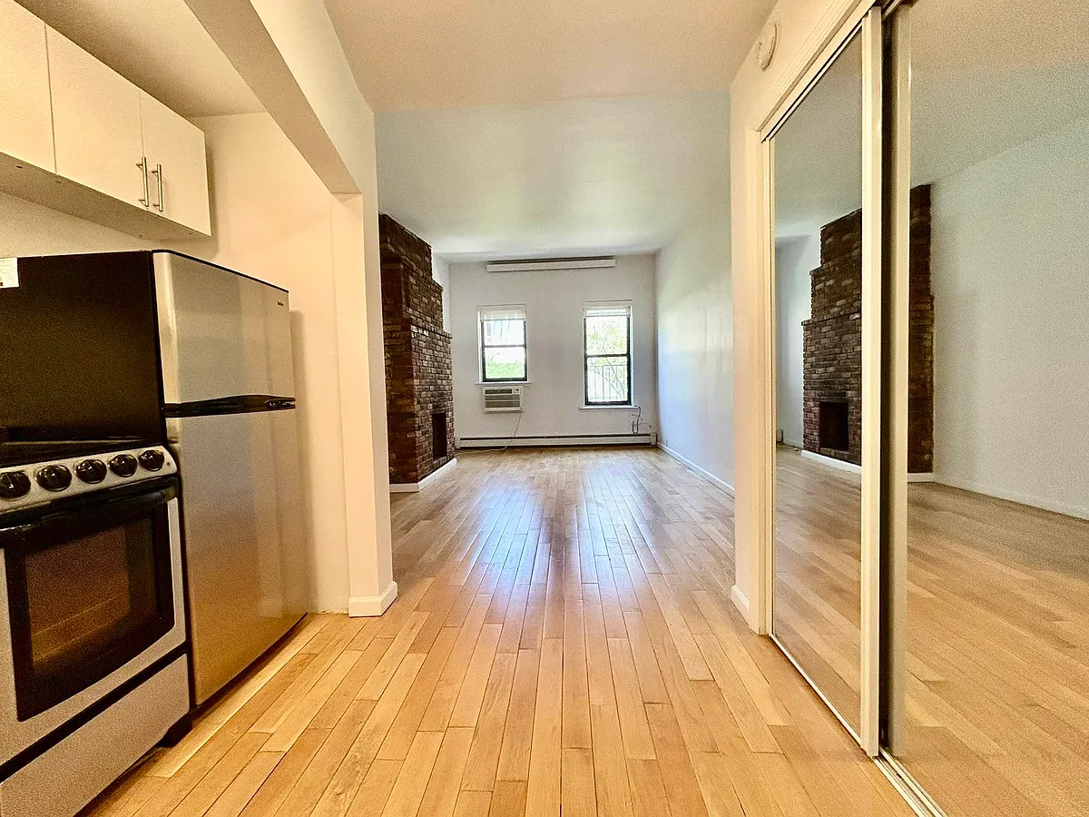 Building Photo - 166 E 82nd St #5E