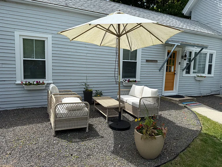 1 Crescent View Ave #1 — Photo 3