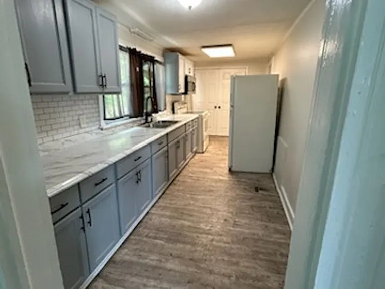 10 Burnett St NE — Photo 2