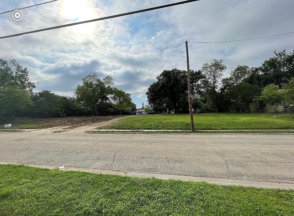 Three open lots sold as one.