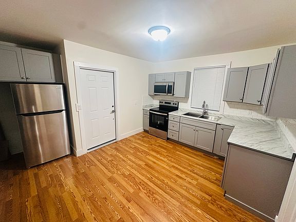 3rd image of 271 Church St Floor 1