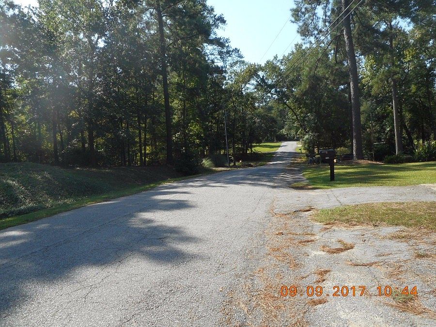 2nd image of 115 W Circle Dr