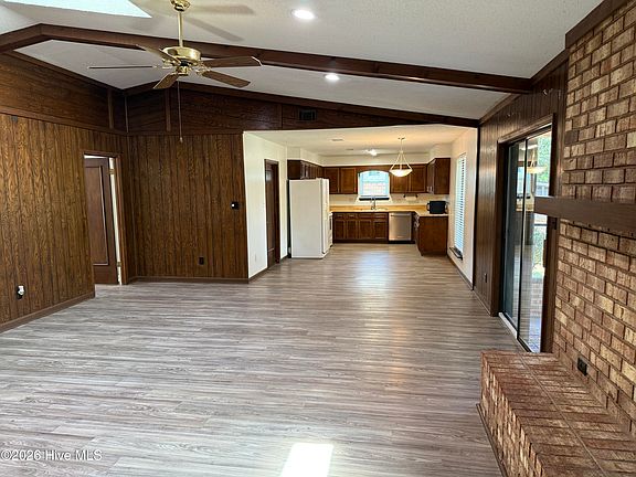 4th image of 2044 Bridgewater Dr