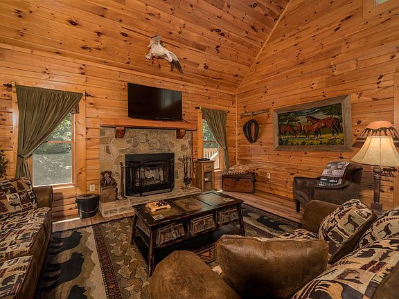 3rd image of 2528 Fleming Way