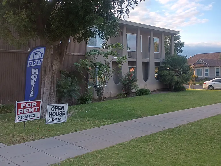 508 S Victoria Ave — Photo 3