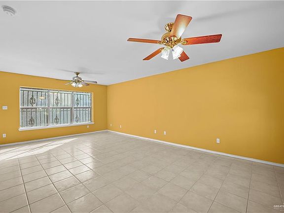 3rd image of 209 San Ignacio Ave