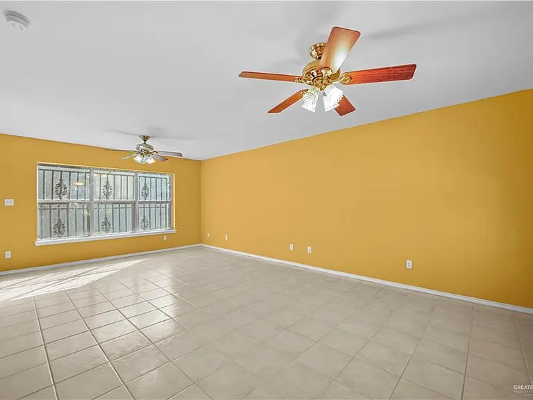 209 San Ignacio Ave — Photo 3