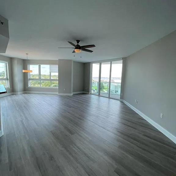 241 Riverside Dr — Photo 32