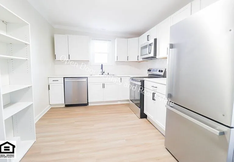 2323 Fox Ave — Photo 4