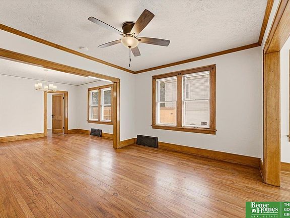 5th image of 4562 Charles St