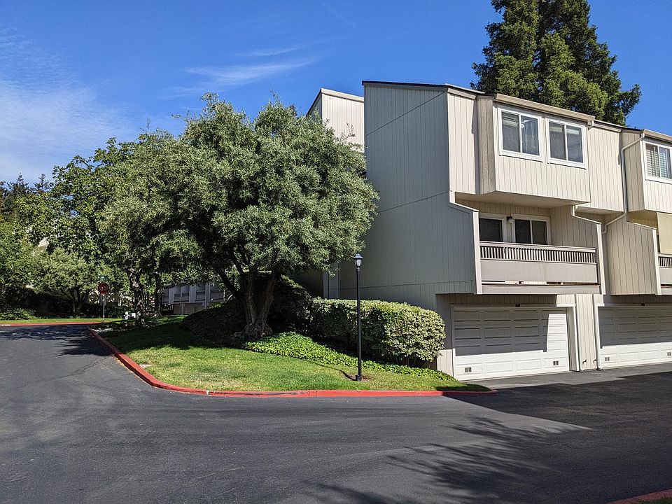 Town house in beautiful spacious Gated community