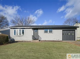19 Hemlock Dr, Parlin, NJ 08859
