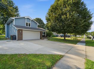 4726 77th St, Urbandale, IA 50322