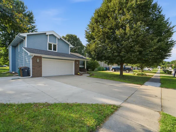 4726 77th St, Urbandale, IA 50322