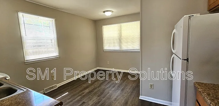 1529 Earl Dr #1 — Photo 6