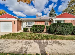 7000 N East Prairie Rd, Lincolnwood, IL 60712