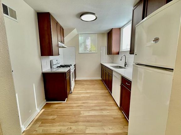 3rd image of 5525 E 36th Ave #5505